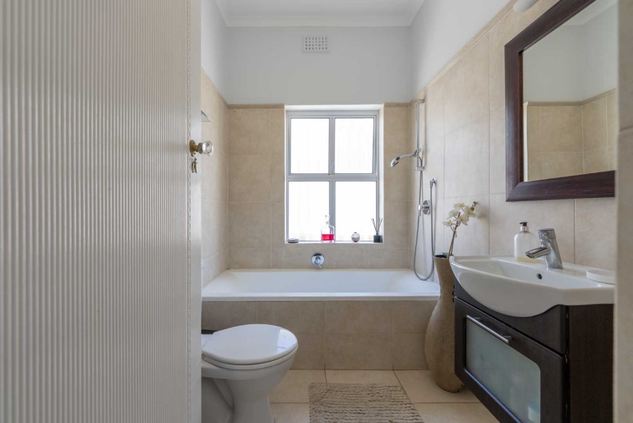 5 Bedroom Property for Sale in Green Point Western Cape